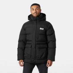 Parka Helly Hansen Vardo. Czarne parki męskie Helly Hansen, na zimę, m, bez wzorów, bez kołnierzyka, bez kaptura. W wyprzedaży za 1,235.90 zł.