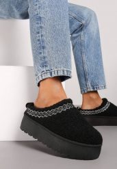 Czarne Niskie Śniegowce na Grubej Podeszwie Ozdobione Barankowym Futerkiem i Wzorzystym Przeszyciem Aziara. Czarne śniegowce damskie Renee, z jeansu, bez zapięcia. Za 99.99 zł.