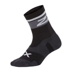 Skarpety sportowe 2XU Vectr Cushion Crew. Czarne skarpetki damskie 2XU, bez wzorów. W wyprzedaży za 66.65 zł.