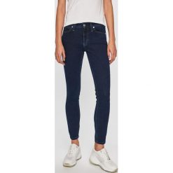 Calvin Klein - Jeansy Diane. Niebieskie jeansy damskie Calvin Klein, bez wzorów, z bawełny. Za 549.90 zł.