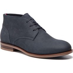 Trzewiki TOMMY HILFIGER - Dress Casual Nubuck Boot FM0FM02115 Midnight 403. Niebieskie botki męskie Tommy Hilfiger, bez wzorów, z materiału, casualowe, bez obcasa, bez zapięcia. W wyprzedaży za 359.00 zł.
