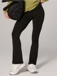 Legginsy flare z modalem - czarny. Czarne legginsy damskie Sinsay, bez wzorów. W wyprzedaży za 22.99 zł.