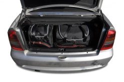 Torby Do Bagażnika Opel Astra Cabrio 2001-2006 4Szt Kjust. Czarne torby podróżne damskie KJUST, bez wzorów, z kauczuku. Za 1,075.00 zł.