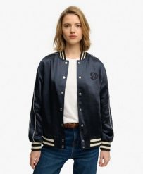 Superdry Kurtka Bomber Varsity Satin dopasowana – ECLIPSE NAVY. Niebieskie kurtki męskie Superdry, bez wzorów, z elastanu, bez kaptura. Za 370.75 zł.