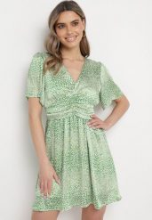 Zielona Sukienka Rozkloszowana z Dekoltem w V Mini Tallae. Zielone sukienki damskie Born2be, na co dzień, s, z aplikacjami, eleganckie, bez kołnierzyka, bez ramiączek, mini, rozkloszowane. Za 39.99 zł.