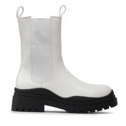 Sztyblety DeeZee. Białe botki damskie DeeZee, bez wzorów, bez obcasa, na płaskiej podeszwie, bez zapięcia. Za 189.99 zł.