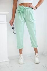 Spodnie Punto z ozdobnym kwiatem miętowe. Zielone spodnie materiałowe damskie KESI, na lato, z aplikacjami, z bawełny, eleganckie, plus size. Za 184.01 zł.