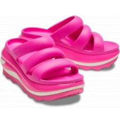 Klapki Crocs Mega Crush Triple Strap 209842-6TW różowe. Czerwone klapki damskie bez wzorów, casualowe, bez obcasa, bez zapięcia. Za 449.26 zł.