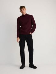 Sweter z golfem - mahoniowy. Brązowe swetry męskie Reserved, l, bez wzorów, z dzianiny, bez kołnierzyka, bez ramiączek. W wyprzedaży za 49.99 zł.