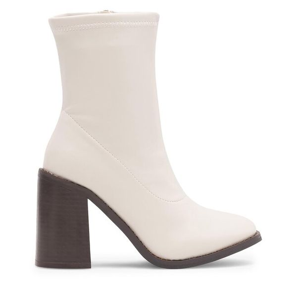 Botki Jenny Fairy. Czarne botki damskie Jenny Fairy, bez wzorów, bez obcasa, na płaskiej podeszwie, bez zapięcia. Za 219.99 zł.