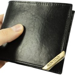 Portfel czarny z okuciem Rovicky N993-RVTM-GL-6576 BL. Czarne portfele męskie ROVICKY, bez wzorów, ze skóry. Za 61.99 zł.