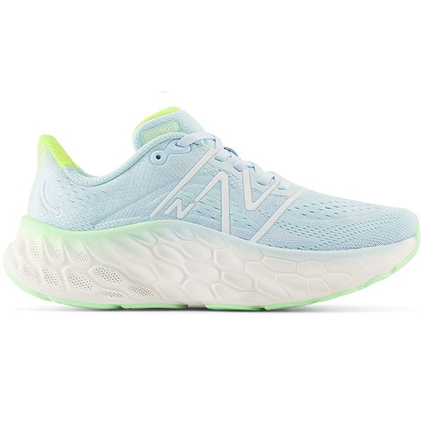 Buty damskie New Balance Fresh Foam More v4 WMORCK4 – niebieskie. Niebieskie obuwie sportowe damskie New Balance, bez wzorów, z syntetyku, bez zapięcia, do biegania. Za 349.99 zł.
