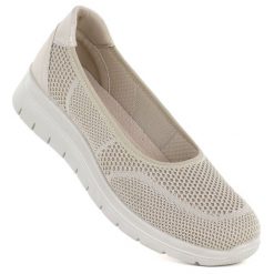 Półbuty tekstylne sportowe na platformie beżowe NEWS 7656. Brązowe półbuty damskie NEWS, bez wzorów, z materiału, sportowe, bez obcasa, na platformie, bez zapięcia. Za 119.99 zł.