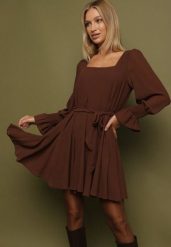 Brązowa Sukienka Vices z Siateczkowymi Rękawami i Wiązanym Paskiem Resnala. Brązowe sukienki damskie Born2be, na co dzień, l, bez wzorów, z materiału, eleganckie, bez kołnierzyka, bez ramiączek, midi, rozkloszowane. Za 139.99 zł.