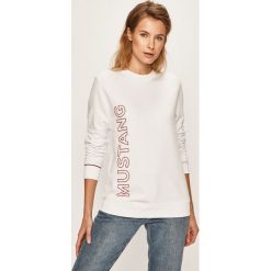 Mustang - Bluza. Białe bluzy damskie Mustang, l, bez wzorów, z bawełny, bez ramiączek, bez kaptura. Za 229.90 zł.