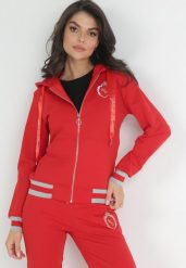 Czerwona Bluza z Kapturem Haftowaną Naszywką i Błyszczącą Nitką Linah. Czerwone bluzy damskie Born2be, xs, z aplikacjami, bez ramiączek, z kapturem. Za 59.99 zł.