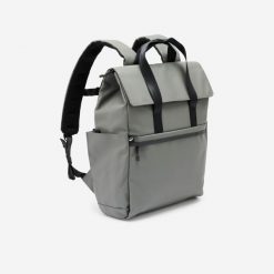 Plecak hydrofobowy z kieszenią na laptopa 15 L. Czarne plecaki męskie Decathlon, bez wzorów, z materiału, sportowe. Za 119.99 zł.