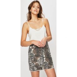 Haily's - Top. Białe topy damskie Haily's, l, bez wzorów, z tkaniny, bez kołnierzyka, bez ramiączek. W wyprzedaży za 39.90 zł.
