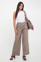 Top damski prążkowany PESERICO. Topy damskie Peserico, bez wzorów, prążkowane, bez kołnierzyka, bez ramiączek. Za 1,059.00 zł.