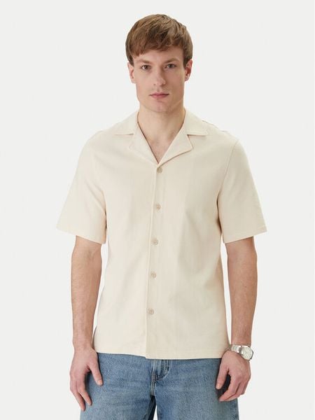 Guess Koszula M6GP10 K3079 Écru Regular Fit. Białe koszule męskie Guess, m, z aplikacjami, z bawełny, bez kołnierzyka, bez ramiączek. Za 172.00 zł.