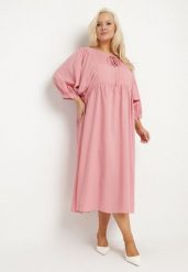 Różowa Rozkloszowana Sukienka z Wiskozy z Wiązaniem przy Dekolcie Voarisa. Czerwone sukienki damskie Born2be, na imprezę, l, bez wzorów, z jeansu, eleganckie, bez kołnierzyka, bez ramiączek, midi, rozkloszowane. Za 64.99 zł.