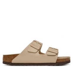 Klapki Birkenstock. Brązowe klapki damskie Birkenstock, bez wzorów, bez obcasa, bez zapięcia. Za 381.99 zł.