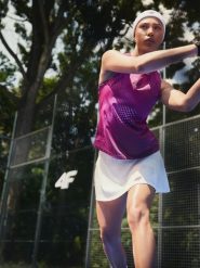 4F Koszulka bez rękawów tenisowa regular szybkoschnąca damska - fioletowa S. Fioletowe koszulki sportowe damskie 4F, s, bez wzorów, bez ramiączek, na fitness i siłownię. Za 99.99 zł.