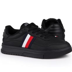 Męskie trampki sportowe Tommy Hilfiger SUPERCUP LEATHER STRIPES. Białe buty sportowe męskie Tommy Hilfiger, bez wzorów, casualowe, bez zapięcia. W wyprzedaży za 329.00 zł.