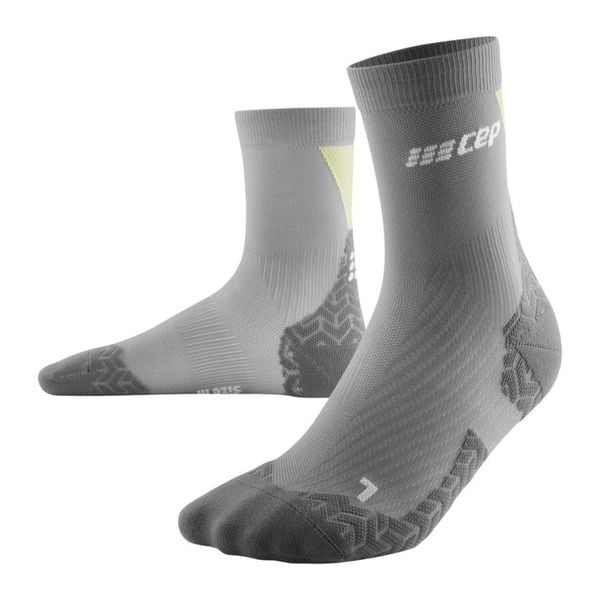 Skarpety kompresyjne sportowe męskie CEP Ultralight krótkie. Szare skarpety męskie CEP, bez wzorów, z materiału. Za 74.00 zł.