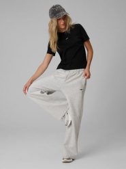 4F T-shirt regular gładki damski - czarny XS. Czarne t-shirty damskie 4F, m, bez wzorów, z bawełny, klasyczne, bez kołnierzyka, bez ramiączek. Za 69.99 zł.