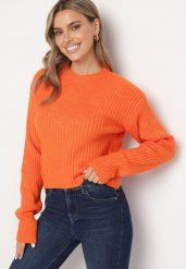 Pomarańczowy Sweter o Pudełkowym Kroju z Prążkowanym Tłoczeniem Omelis. Brązowe swetry nierozpinane damskie Born2be, m, bez wzorów, z jeansu, eleganckie, bez kołnierzyka, bez ramiączek. Za 99.99 zł.