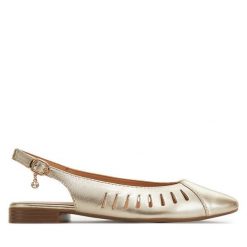 Sandały Lasocki. Żółte sandały damskie Lasocki, bez wzorów, bez obcasa, na płaskiej podeszwie, bez zapięcia. Za 149.99 zł.