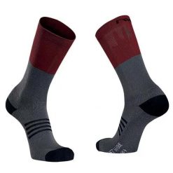 Skarpetki Northwave Extreme Pro High. Czerwone skarpety męskie Northwave, bez wzorów. Za 154.50 zł.