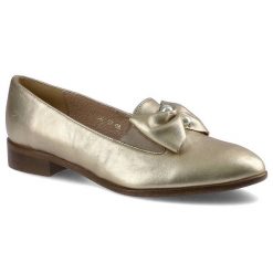 Złote Półbuty Gamis Damskie Eleganckie Obuwie. Żółte półbuty damskie GAMIS, z aplikacjami, ze skóry, eleganckie, bez obcasa, na płaskiej podeszwie, bez zapięcia. Za 199.00 zł.