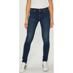 Levi's - Jeansy 711. Niebieskie jeansy damskie Levi's®, bez wzorów, z bawełny. W wyprzedaży za 259.90 zł.