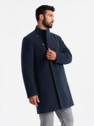 Płaszcz męski z asymetrycznym zapięciem i wysokim kołnierzem – granatowy V3 - Rozmiar: XL. Niebieskie płaszcze męskie Ombre Clothing, m, z aplikacjami, z materiału, eleganckie, z asymetrycznym kołnierzem, bez kaptura. W wyprzedaży za 397.49 zł.