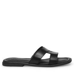 Klapki GINO ROSSI. Czarne klapki damskie Gino Rossi, bez wzorów, bez obcasa, bez zapięcia. Za 179.99 zł.