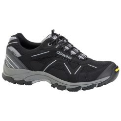 Buty turystyczne męskie Chiruca Sumatra 03. Czarne buty sportowe męskie Chiruca, bez wzorów, z gore-texu, bez zapięcia, trekkingowe, gore-tex. Za 502.99 zł.