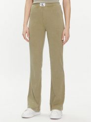 Calvin Klein Jeans Spodnie dresowe J20J223126 Zielony Regular Fit. Zielone spodnie dresowe damskie Calvin Klein Jeans, bez wzorów, z bawełny. Za 329.99 zł.