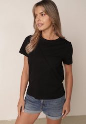 Czarny Klasyczny T-shirt z Bawełny Zdobiony Przeszyciami w Romby Onissa. Czarne t-shirty damskie Born2be, l, z aplikacjami, z bawełny, casualowe, bez kołnierzyka, bez ramiączek. Za 49.99 zł.
