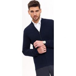 SWETER ROZPINANY ZE STÓJKĄ. Niebieskie swetry męskie TOP SECRET, na lato, l, bez wzorów, z dzianiny, klasyczne, bez kołnierzyka, bez ramiączek. Za 99.99 zł.