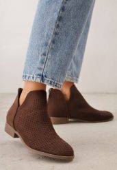 Ciemnobrązowe Botki Vices na Płaskiej Podeszwie Ozdobione Wycięciem Felirwen. Brązowe botki damskie Renee, bez wzorów, z jeansu, eleganckie, bez obcasa, na płaskiej podeszwie, bez zapięcia. Za 119.99 zł.