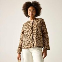 Kurtka pikowana Mira dla kobiet. Brązowe kurtki sportowe damskie Regatta, bez wzorów, z poliesteru, bez ramiączek, bez kaptura, trekkingowe. Za 308.00 zł.