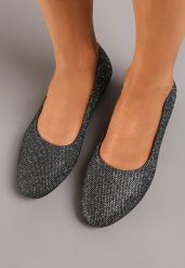 Czarne Płaskie Balerinki Wsuwane Ozdobione Brokatem Joanmarie. Czarne balerinki damskie Born2be, z aplikacjami, glamour, bez obcasa, na płaskiej podeszwie, bez zapięcia. Za 39.99 zł.