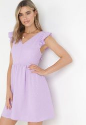 Fioletowa Rozkloszowana Sukienka Mini z Tkaniny Plumeti i Odkrytymi Plecami Caitadi. Fioletowe sukienki damskie Born2be, na imprezę, l, bez wzorów, z tkaniny, eleganckie, bez kołnierzyka, bez ramiączek, mini, rozkloszowane. Za 84.99 zł.