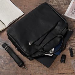 Torba męska skóra ekologiczna na dokumenty A4 laptopa czarna Beltimore M04. Czarne torby na laptopa damskie bez wzorów, ze skóry ekologicznej. Za 197.99 zł.