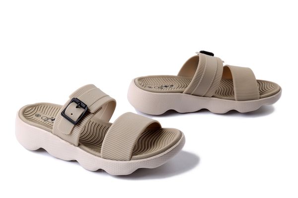 BEFADO DR ORTO 154D 201 beżowy, klapki damskie. Brązowe klapki damskie Befado Dr Orto, na lato, bez wzorów, bez obcasa, na koturnie, bez zapięcia. Za 49.99 zł.