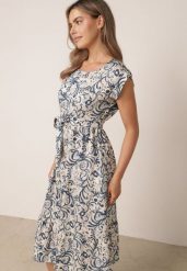 Niebieska Wiskozowa Sukienka Pudełkowa z Paskiem i Geometrycznym Motywem Katanie. Niebieskie sukienki damskie Born2be, m, bez wzorów, z tkaniny, eleganckie, bez kołnierzyka, bez ramiączek, midi. Za 89.99 zł.