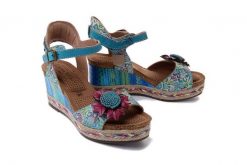 LAURA VITA FACYO 06 CX1198-6 turquoise, sandały damskie. Sandały damskie Laura Vita, bez wzorów, ze skóry, bez obcasa, na koturnie, bez zapięcia. Za 384.90 zł.