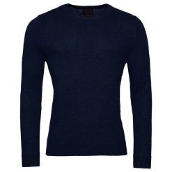 Sweter z okrągłym dekoltem Superdry Essential. Niebieskie swetry męskie Superdry, na zimę, m, bez wzorów, bez kołnierzyka, bez ramiączek. Za 284.00 zł.